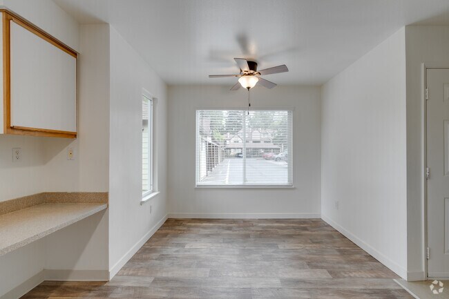 2BR, 2BA - 924SF - Dining Room