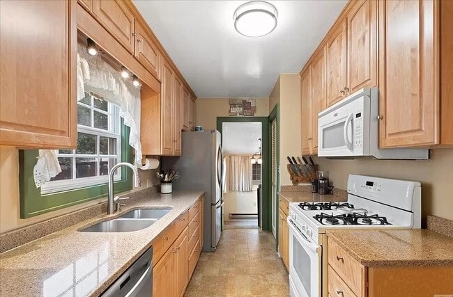 Building Photo - 2306 Locust St Rental