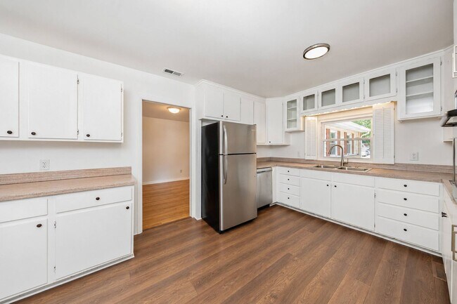 Photo - One level home in Beechwood