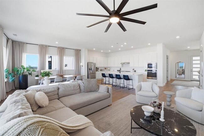 Photo - 256 Smoke Tree Cir