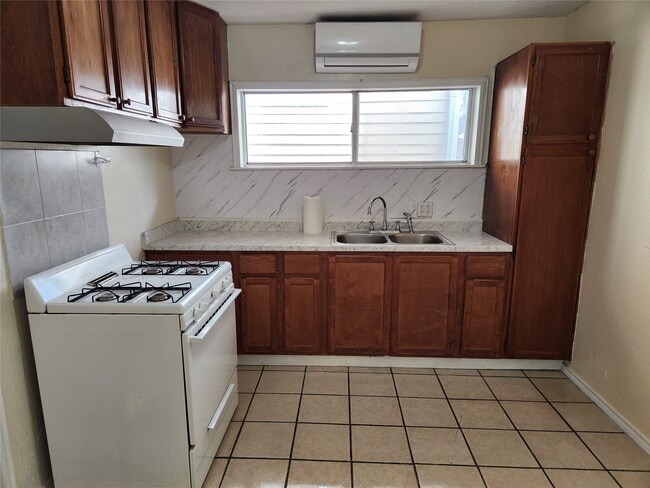 Photo - 1803 Church St