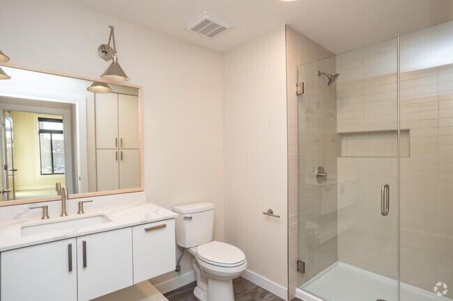 1HAB 1BA - 796SF - Baño - The Dakota Flats at Cherapa Place