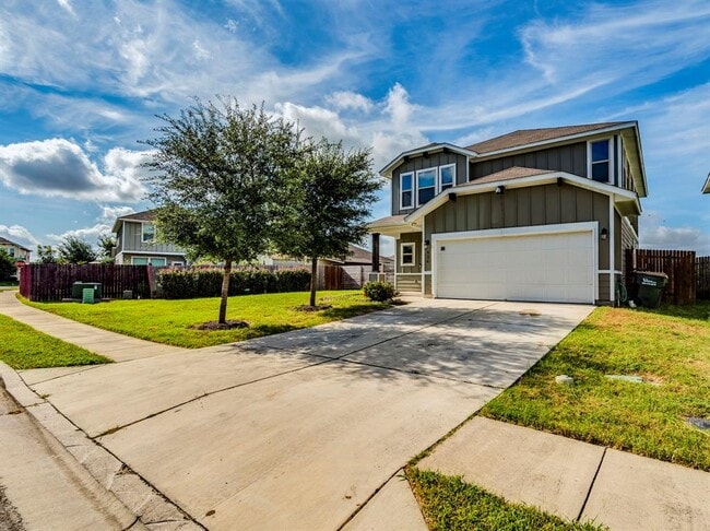 Photo - 424 Wapiti Rd