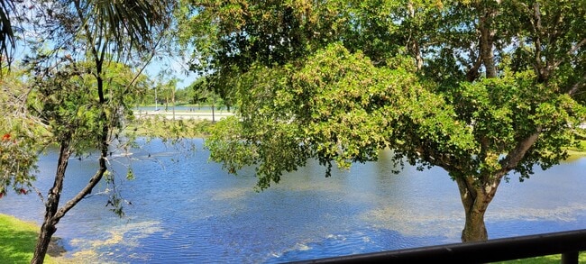 Photo - 611 Lyons Rd Unidad 8202