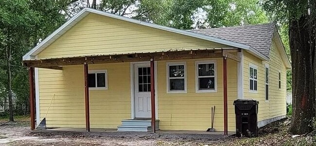 Building Photo - 1 Bedroom Efficiency Available - Saint Clo... Rental