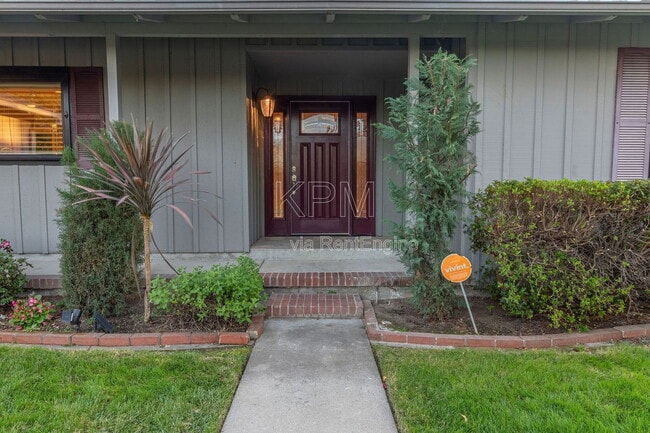 Photo - 1056 Cameron Way