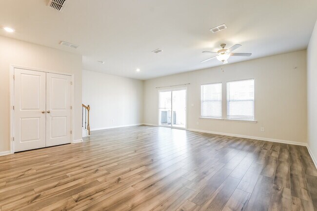 Photo - 1632 Villageside Ct