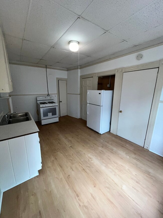 Photo - 10 Lancaster St Apartments Unit 2