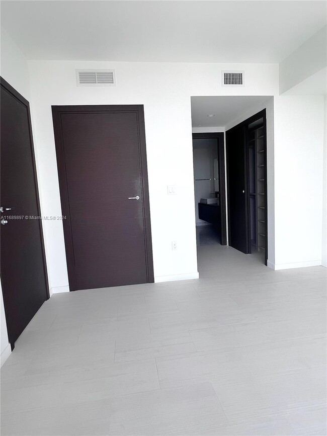 Photo - 1000 Brickell Plz