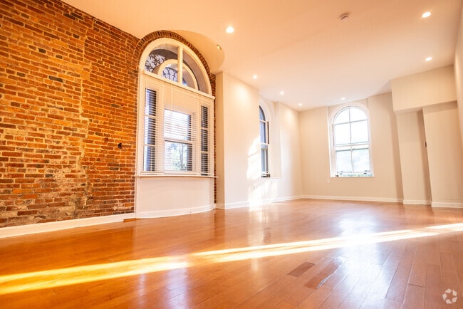 Building Photo - 100 Captains Row Unit 3