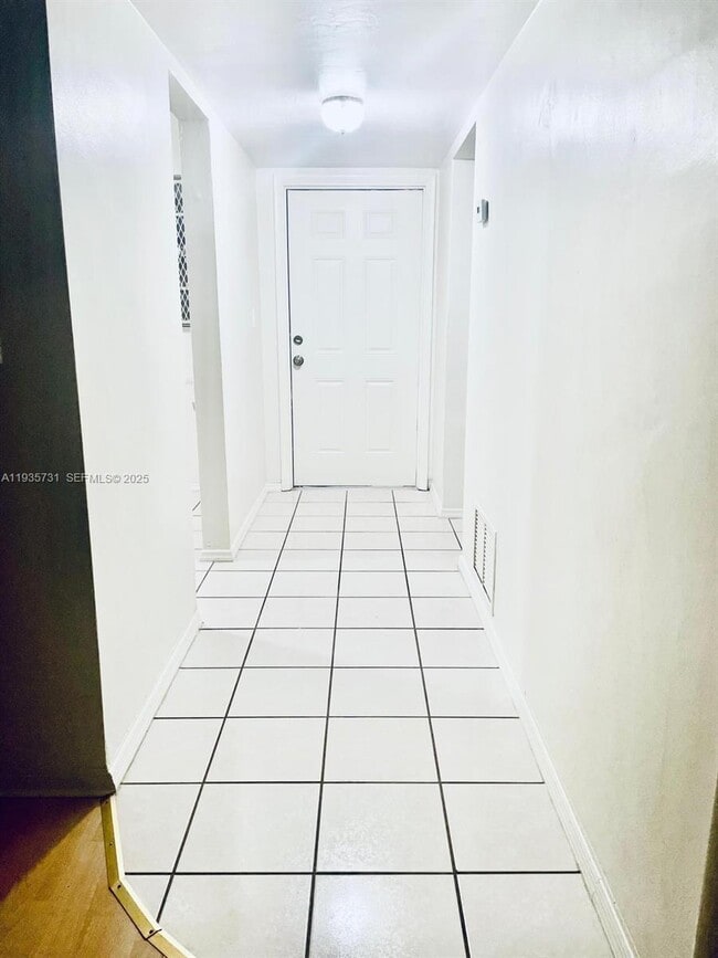 Photo - 1550 NE 191st St Unit 306