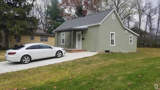 Building Photo - 1607 S College Ave Rental