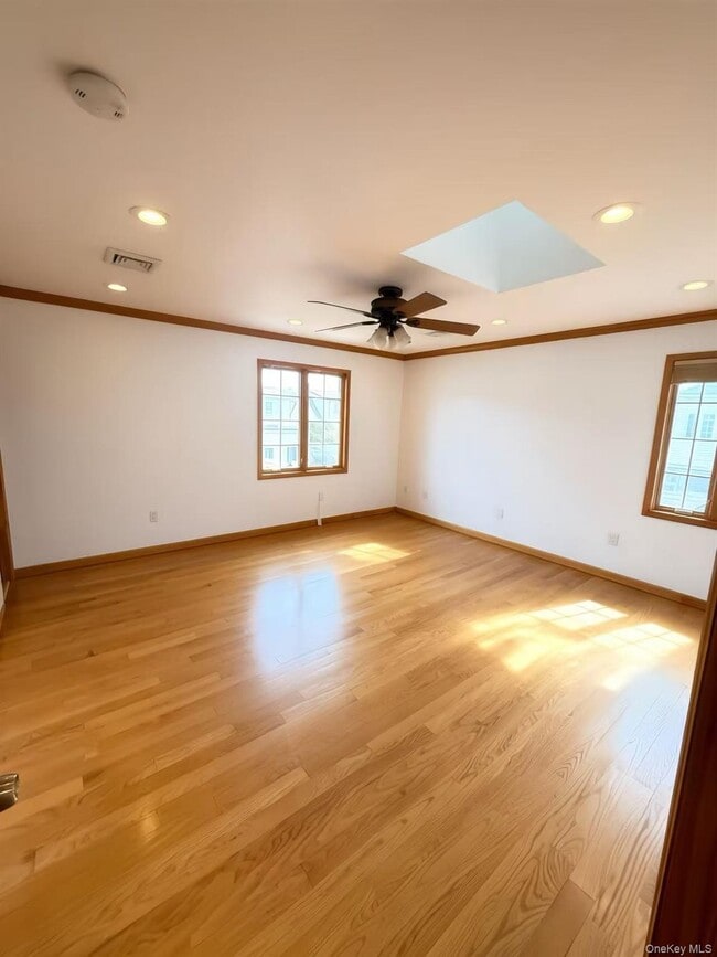 Photo - 76-11 270th St