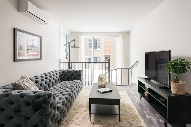 Building Photo - 2085 Av Av Papineau, Unit 102