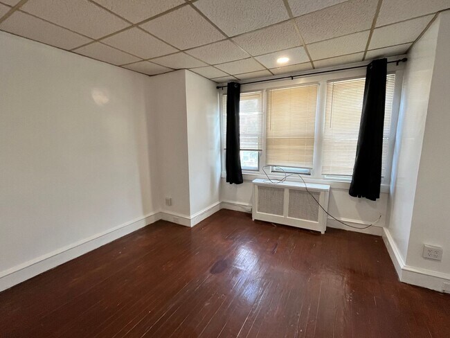 Photo - 4624 Van Kirk St