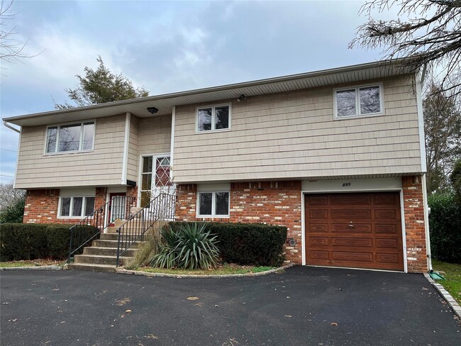 Photo - 899 Oyster Bay Rd Townhome