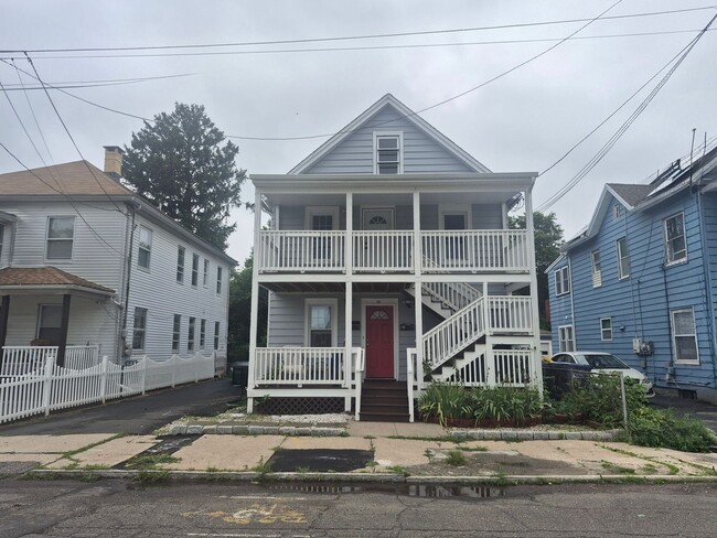 Building Photo - Beautiful house across from a church Unit 2