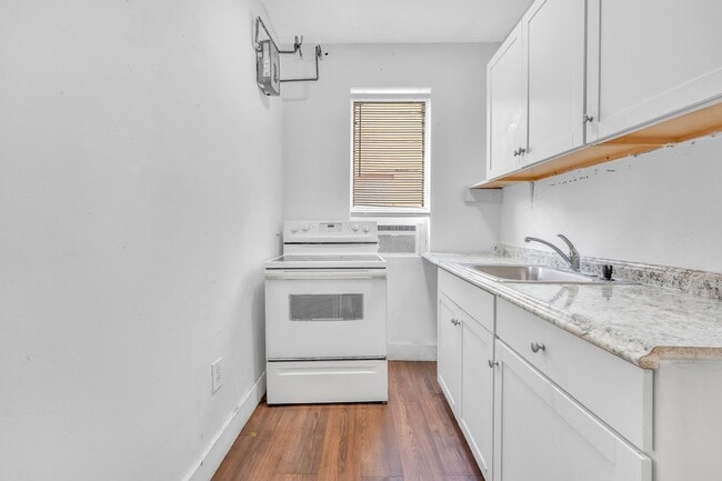 Photo - 1554 SW 5th St Unit 11c