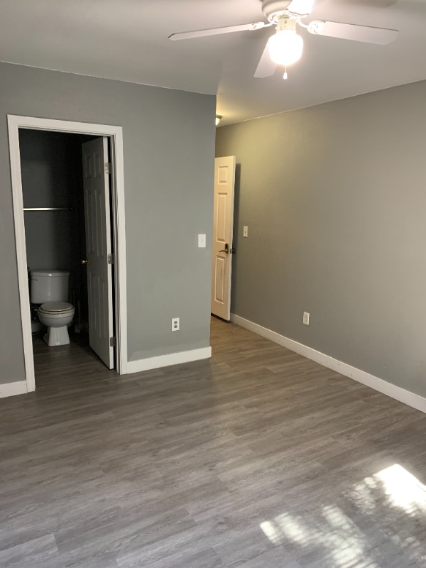 Photo - 7943 York St