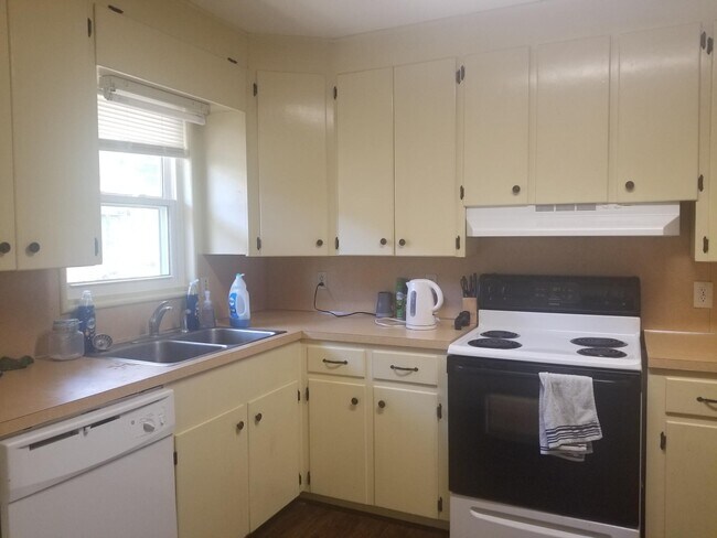 Photo - 840 W Knapp Ave