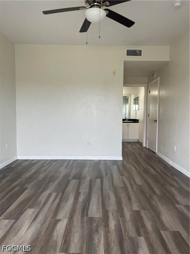 Building Photo - 8555 Bernwood Cove Loop Unit 112