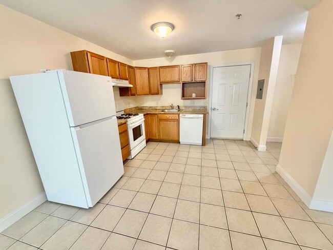 235 Pearl St Unit 106