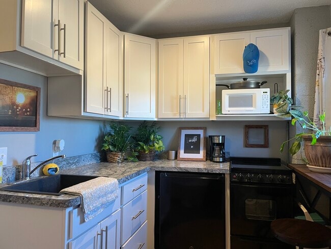 Building Photo - 124 E Main St Unit Apartment 7