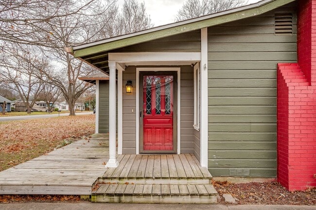 Photo - Amazing Historic 1940's Home in Original Cleburne- 4 Bed- 3 Bath w/ Multiple Living Areas- 76033