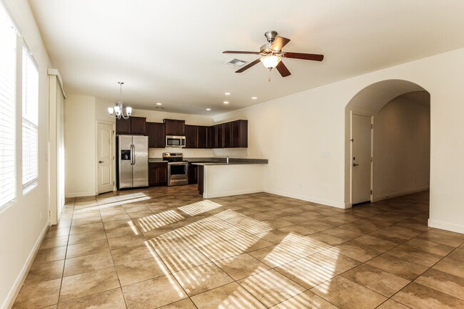 Photo - 5535 E June St