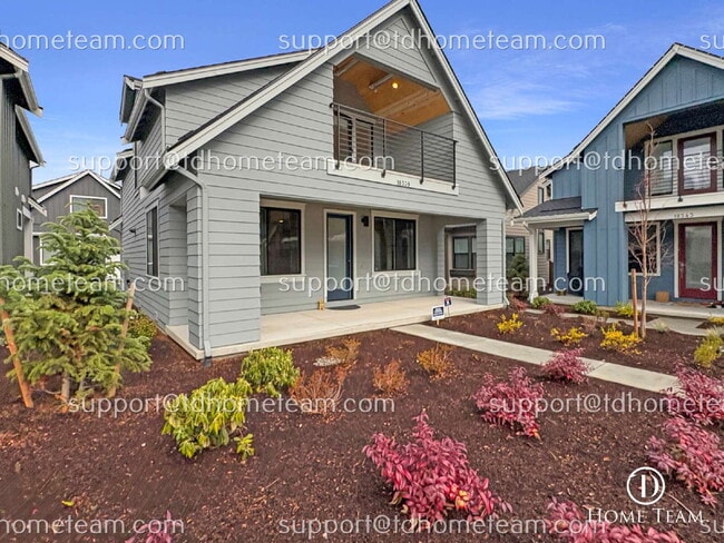 Photo - "Charming Kirkland Retreat: Cozy 2-Bedroom Gem with Hardwood Floors & Fireplace!"