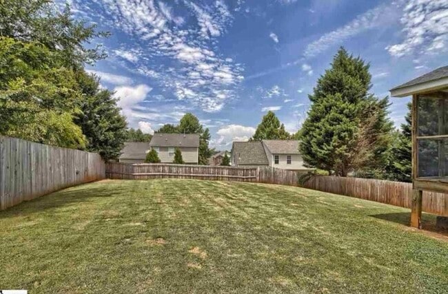 Photo - 210 Seven Pines Ct