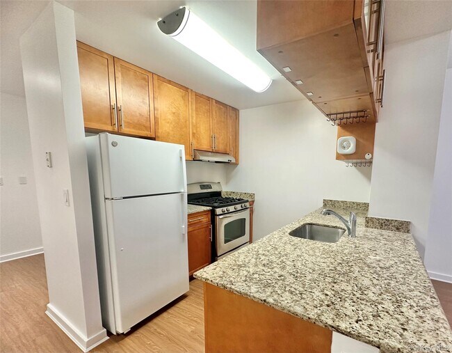 Photo - 40-26 College Point Blvd Unidad 8M