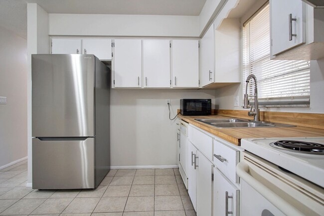 Photo - 2287 Avenue G NW Unit B