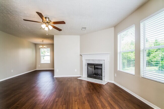 Photo - 2109 Carlton Ln