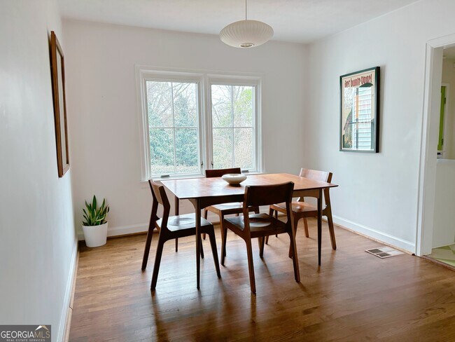 Photo - 2494 Batavia St