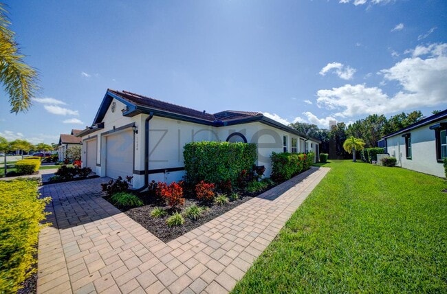 Building Photo - 1126 S Town and River Dr