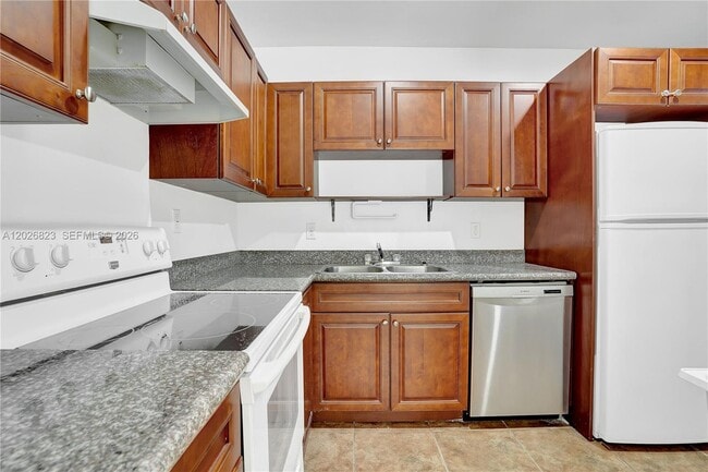 Photo - 5985 SW 41st St Unit Front