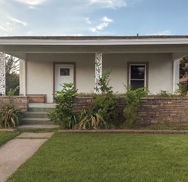 Photo - 808 E Oak St