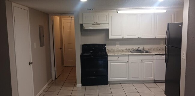 Photo - 6954 Trout St