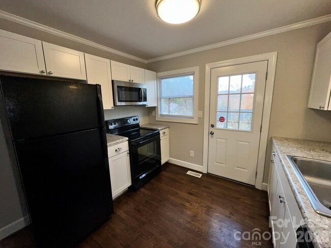 Photo - 148 S Smallwood Pl