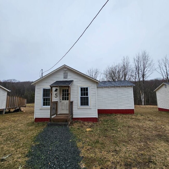 Building Photo - 450 Church Rd