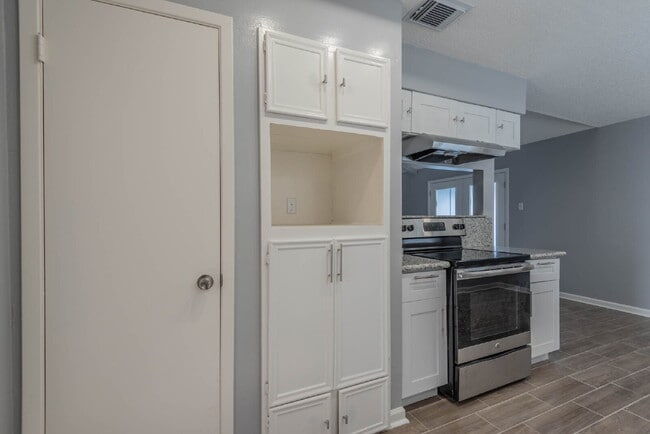 Photo - 423 Gentilly Dr