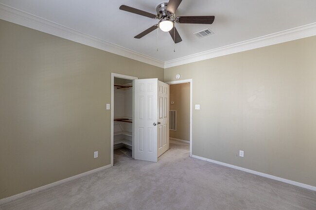 Photo - 4418 Jane St
