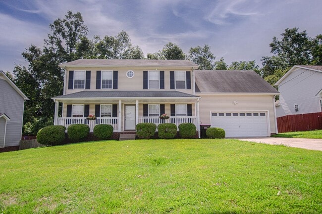 Building Photo - Pet Friendly Three Bedroom with Bonus!