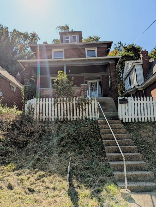 Building Photo - 3 Bedroom 1 Bathroom Single Family Home (G...