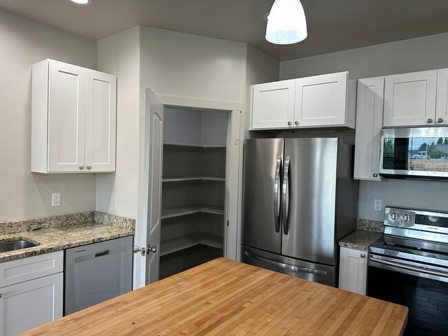 Photo - 187 Courthouse Way