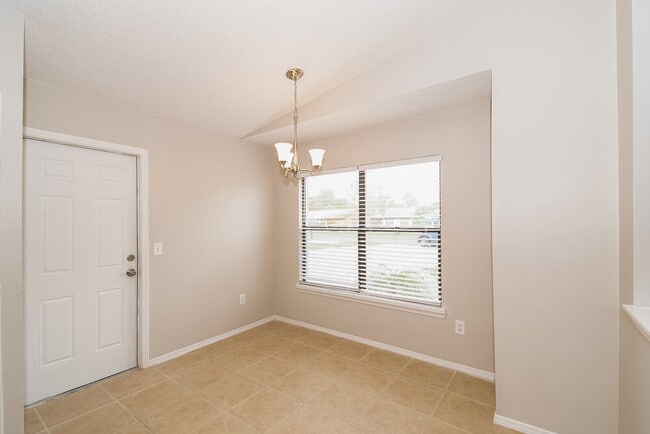 Photo - 805 Elmwood St