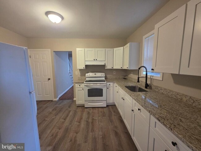 Photo - 331 Ellis Ave