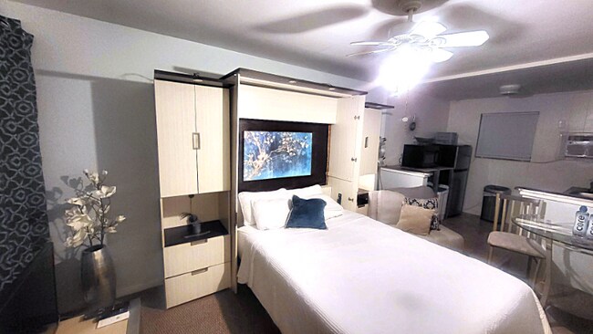 Photo - 909 Riviera St