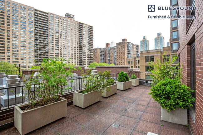 Photo - 180 Riverside Blvd Unidad FL7-ID844